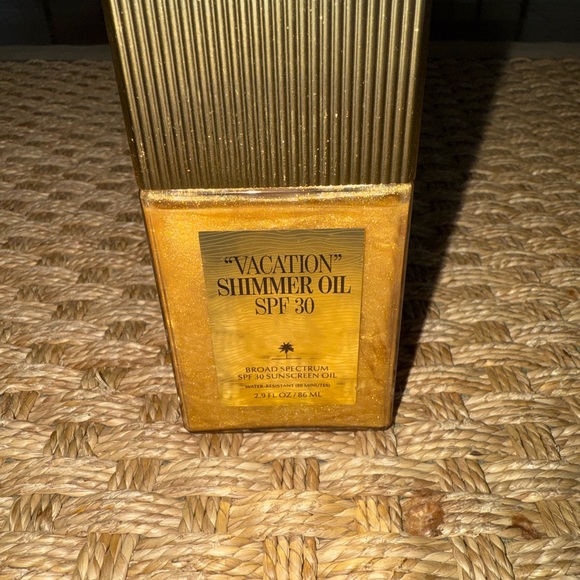 NWT Vacation Shimmer Oil SPF 30 - Gold - Picture 3 of 3